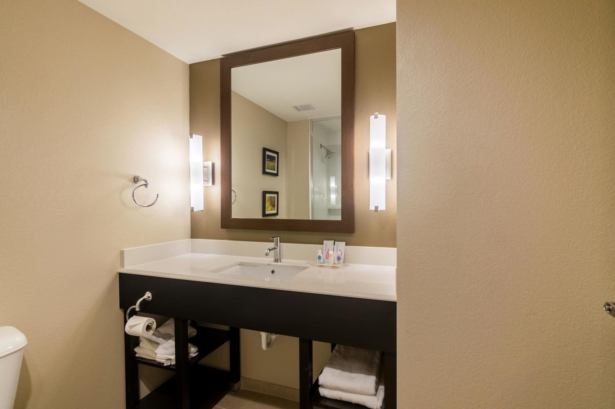 אוקלהומה סיטי Comfort Suites Fairgrounds West מראה חיצוני תמונה